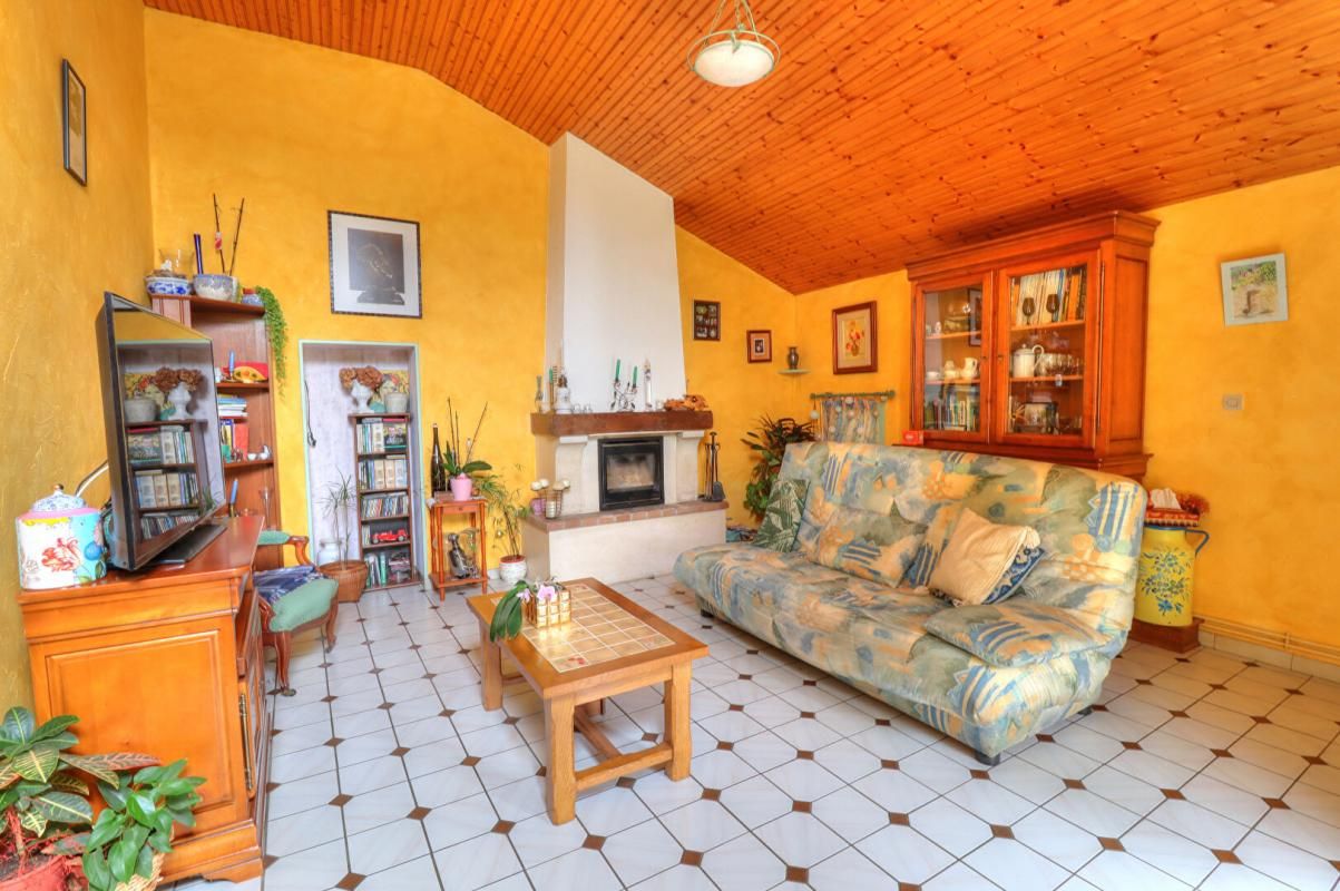 SAINT-CHRISTOPHE-SUR-ROC Maison Saint Christophe Sur Roc 4 pièce(s) 127 m2 4