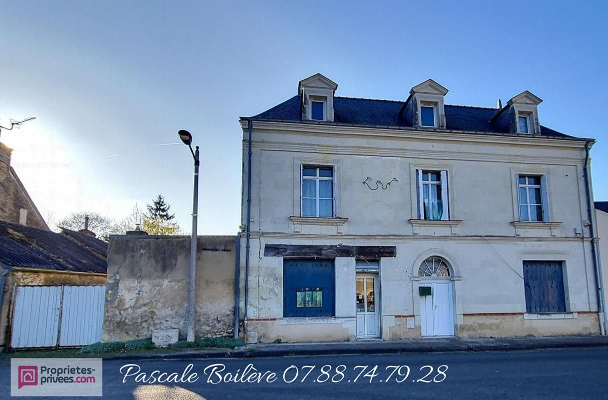 Maison de Bourg à rénover de 187 m² avec dépendances et terrain constructible - Noyant-Villages (49490)