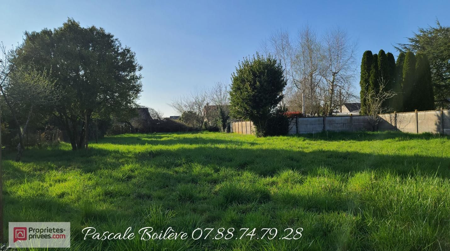 NOYANT Maison de Bourg à rénover de 187 m² avec dépendances et terrain constructible - Noyant-Villages (49490) 2