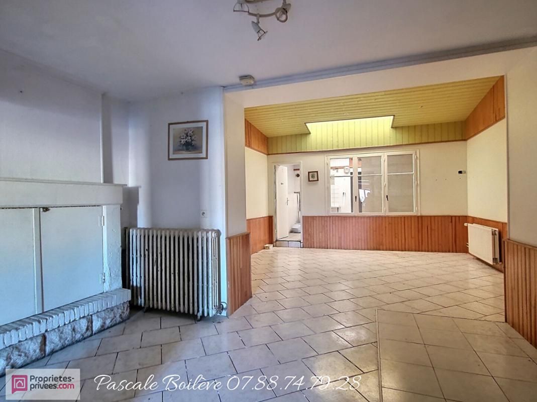 NOYANT Maison de Bourg à rénover de 187 m² avec dépendances et terrain constructible - Noyant-Villages (49490) 3