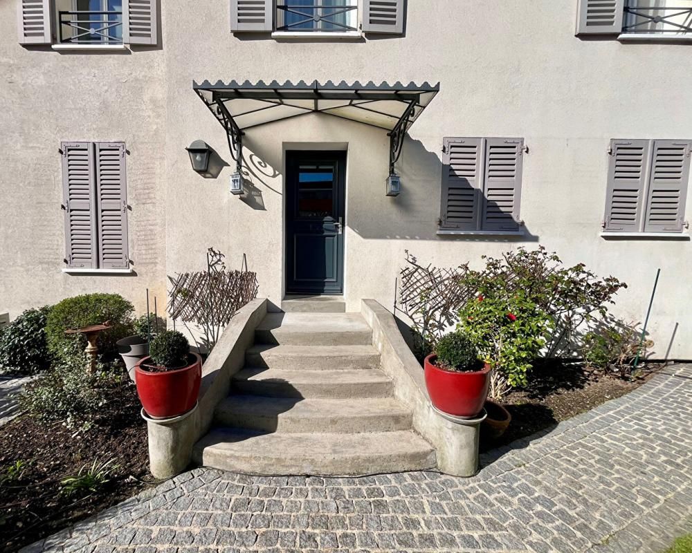 LA GARENNE-COLOMBES La Garenne Colombes .Très Belle maison familiale et ses 2 Jardins 2