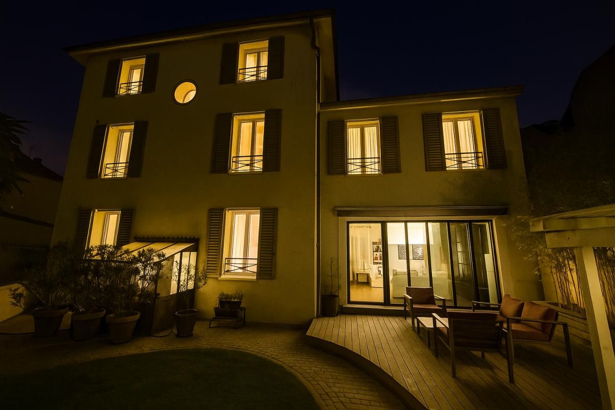 LA GARENNE-COLOMBES La Garenne Colombes .Très Belle maison familiale et ses 2 Jardins 3
