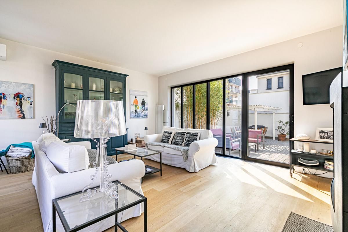 LA GARENNE-COLOMBES La Garenne Colombes .Très Belle maison familiale et ses 2 Jardins 4
