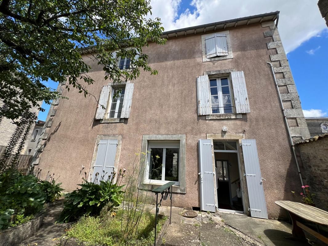 SAINT-MAIXENT-L'ECOLE Maison St Maixent L Ecole 8 pièce(s) 155 m2 3