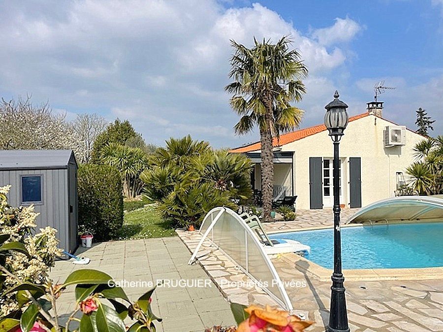 Maison de plain pied 3 chambres, garage, grand jardin piscine St Ouen D Aunis