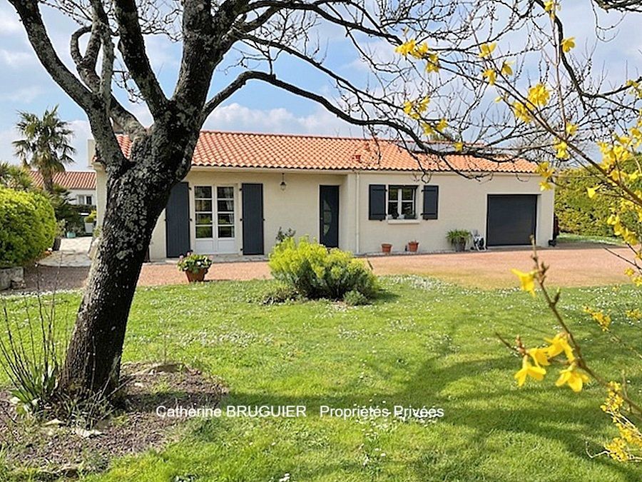 SAINT-OUEN-D'AUNIS Maison de plain pied 3 chambres, garage, grand jardin piscine St Ouen D Aunis 3