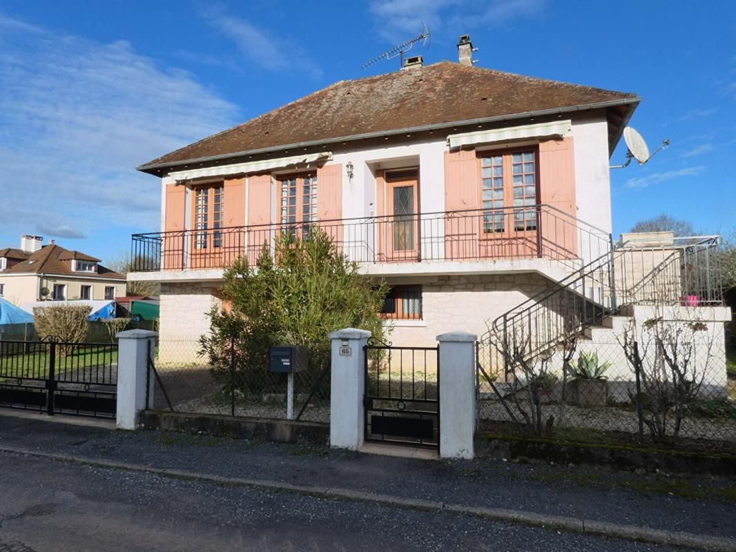 Maison 90m² habitables / 2 chambres / studio / garage / jardin
