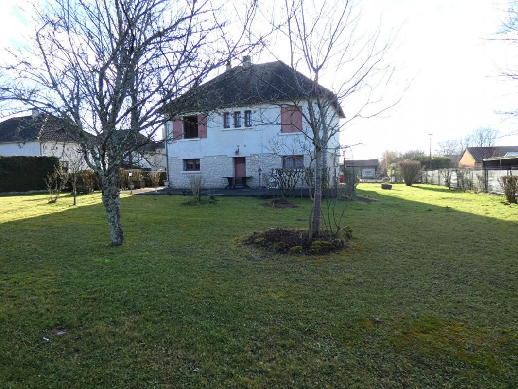 CHERVEIX-CUBAS Maison 90m² habitables / 2 chambres / studio / garage / jardin 3