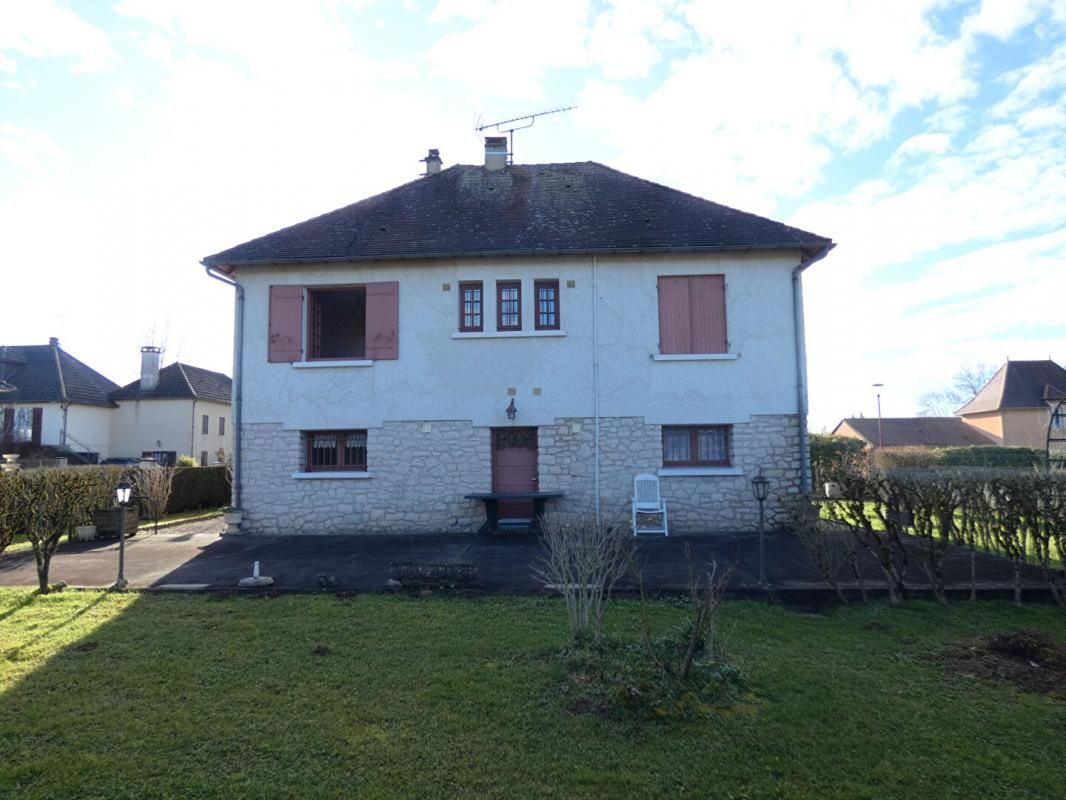 CHERVEIX-CUBAS Maison 90m² habitables / 2 chambres / studio / garage / jardin 4