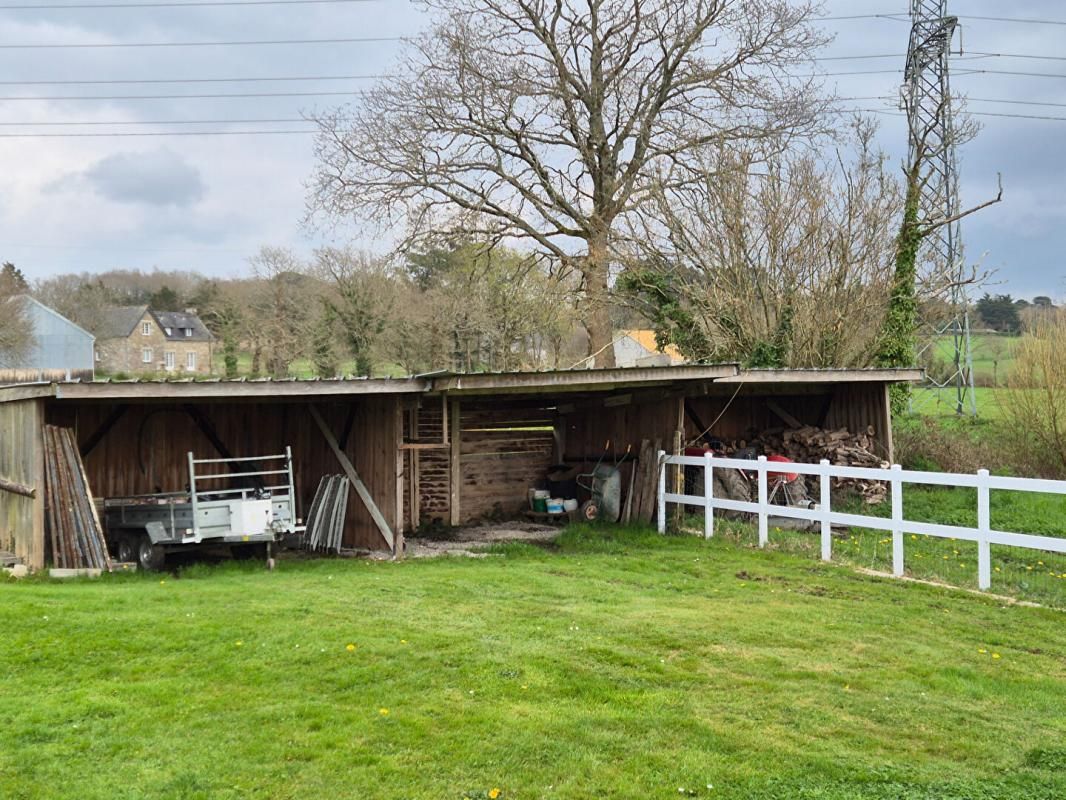 CLEGUER BELLE PROPRIETE EQUESTRE DE 4 HECTARES AVEC UNE CHARMANTE LONGERE TOTALEMENT RENOVEE (186 m2) dans le Morbihan ?. (15 min de Lorient)Propriété equestre Caudan 6 pièce(s) 187 m2 2