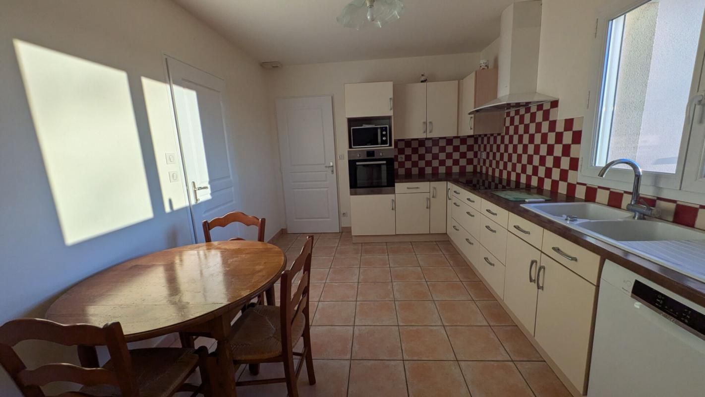 VIRAZEIL Maison 6 pièces avec 5 chambres sur 2000m² 2