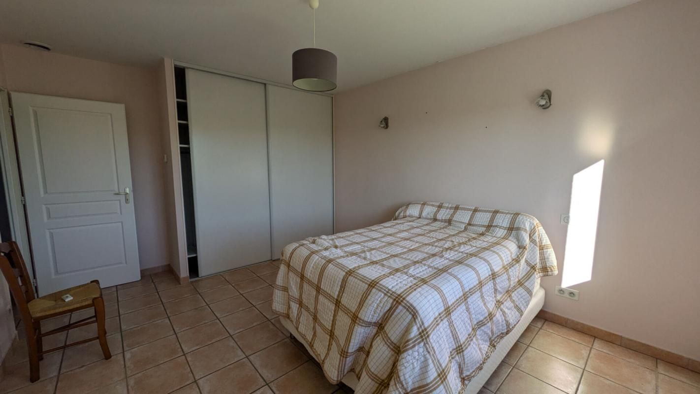 VIRAZEIL Maison 6 pièces avec 5 chambres sur 2000m² 4
