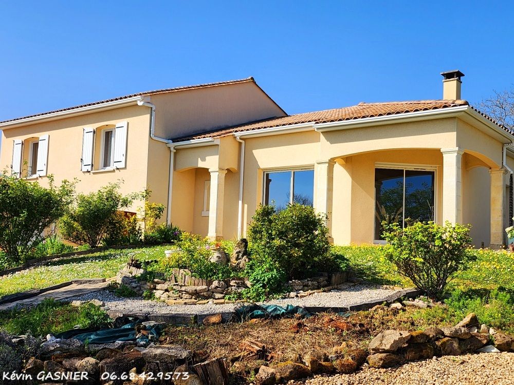 GARAT GARAT (16410) : Maison de 140m2 avec 3 chambres 2