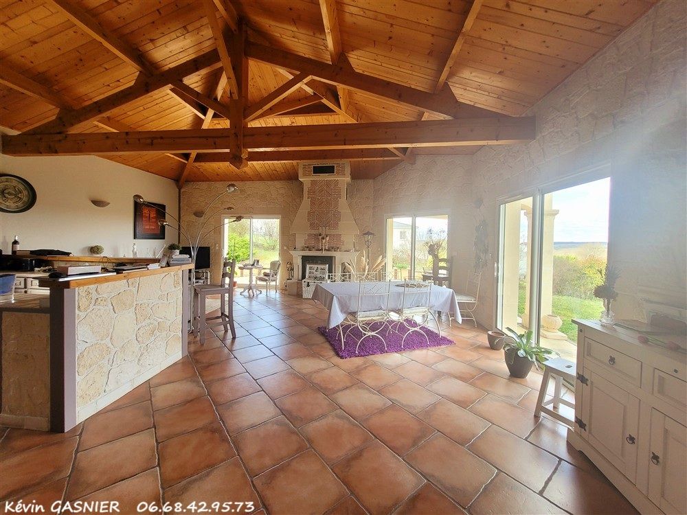 GARAT GARAT (16410) : Maison de 140m2 avec 3 chambres 3