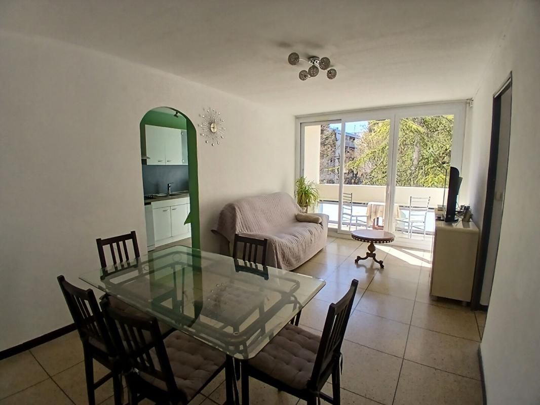 MARSEILLE-12E-ARRONDISSEMENT Appartement Marseille Quartier les Caillols 4 pièce(s) 70 m2 4