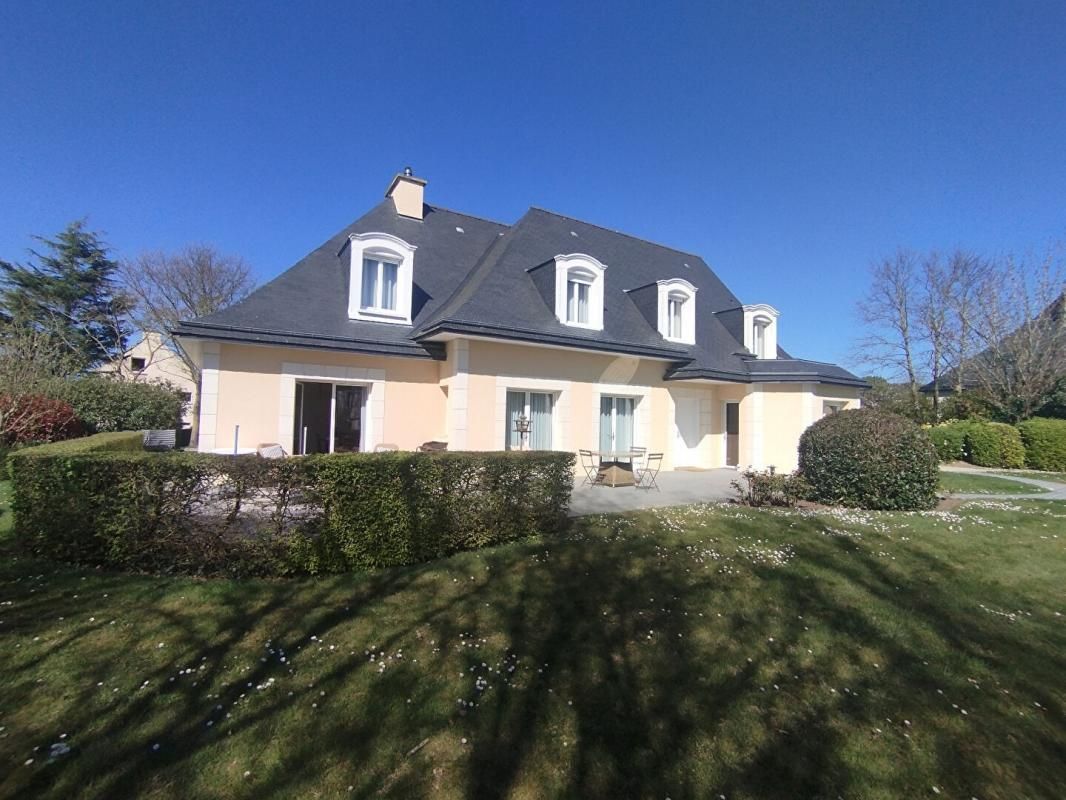Maison Noyal 346 m2 habitable garages