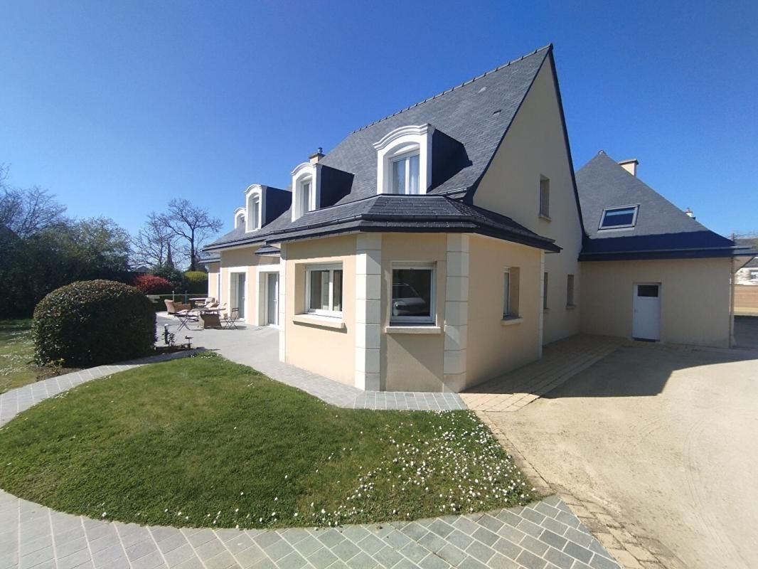 NOYAL Maison Noyal 346 m2 habitable garages 2