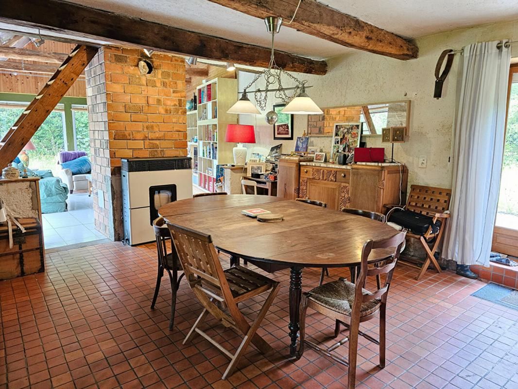 SEGLIEN Une grande longère familiale de 227m² avec un garage en pierre 3