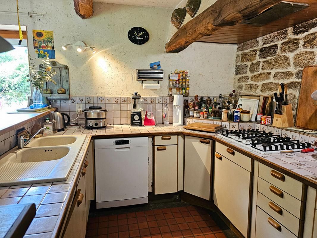 SEGLIEN Une grande longère familiale de 227m² avec un garage en pierre 4