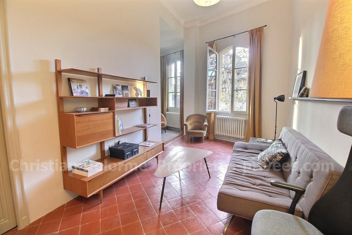 UZES UZES :Appartement restauré dans le coeur historique d'Uzès  2 chambres , balcon , 77.50 m2 3