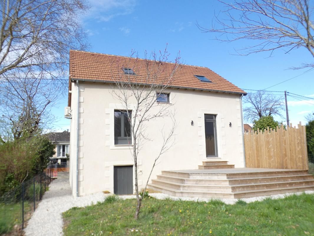MONTIGNAC Maison renovée entirement à Montignac Lascaux avec 3 chambres, bureau et jardin 2