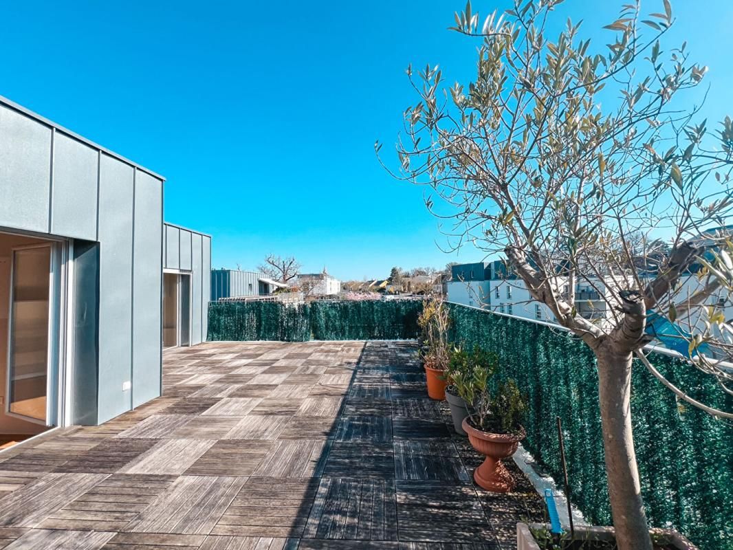 APPARTEMENT ORVAULT BOURG - 3 CHAMBRES AVEC TERRASSE ET 2 STATIONNEMENTS