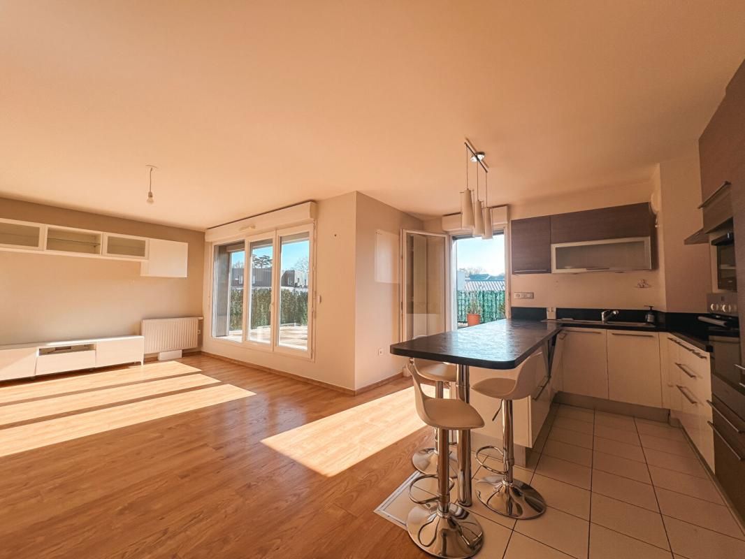 ORVAULT APPARTEMENT ORVAULT BOURG - 3 CHAMBRES AVEC TERRASSE ET 2 STATIONNEMENTS 2