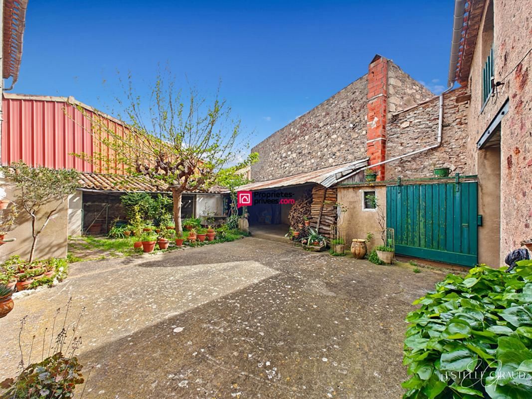 Maison de village en pierre avec dépendances et cour spacieuse ? Un bien rare à découvrir !