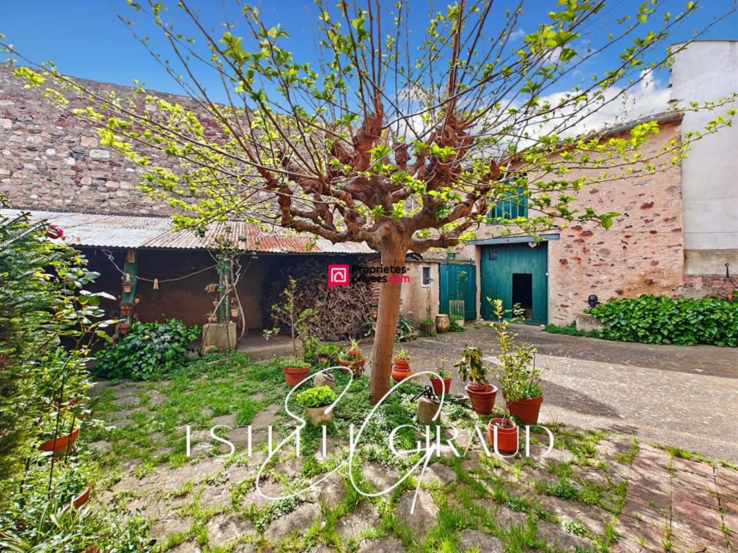 CAUNES-MINERVOIS Maison de village en pierre avec dépendances et cour spacieuse ? Un bien rare à découvrir ! 2