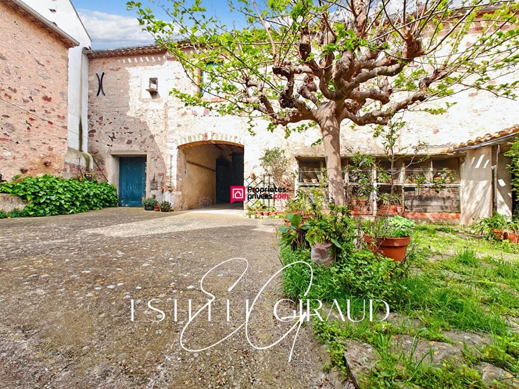 CAUNES-MINERVOIS Maison de village en pierre avec dépendances et cour spacieuse ? Un bien rare à découvrir ! 3