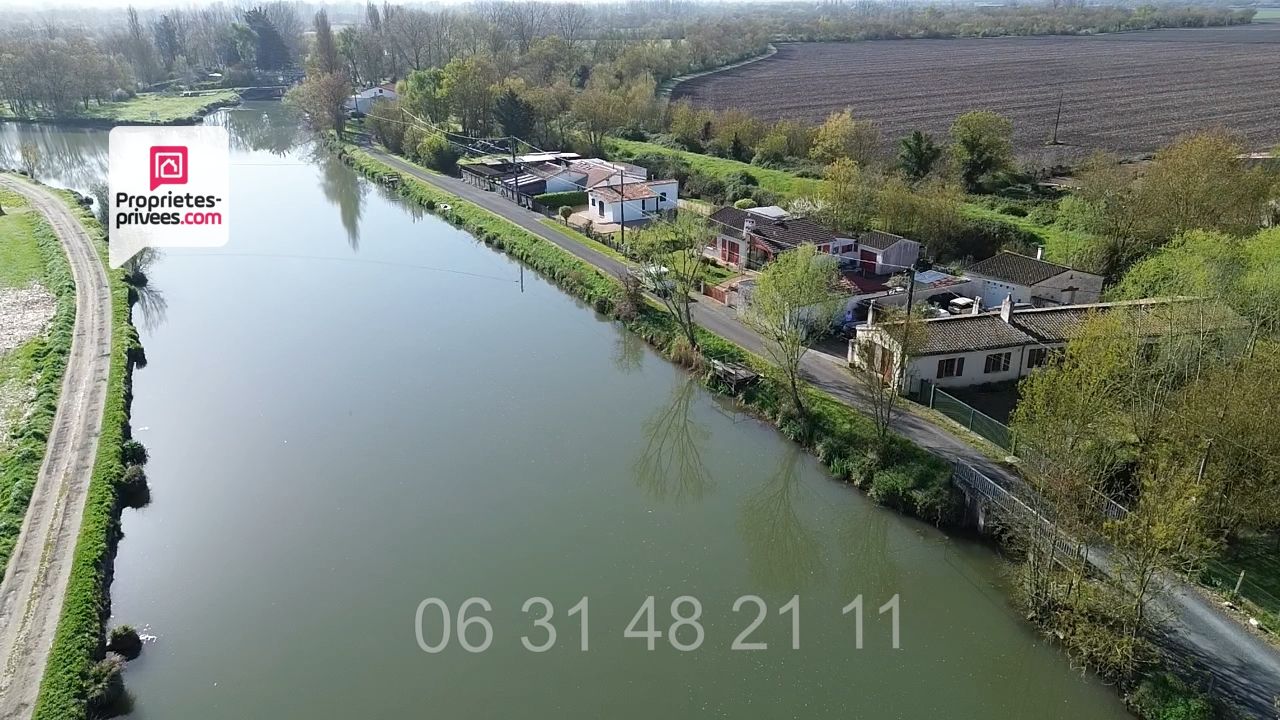 LA RONDE Ravissante maison  plain-pied 4 pièce(s) 126 m2  au ord de l'eau , situé au  coeur du parc naturel du Marais Poitevin 3