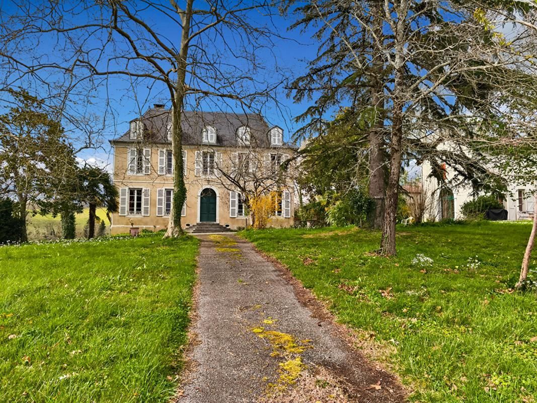 maison de maître 1640 + gîte + dépendances, parc 5,6 ha