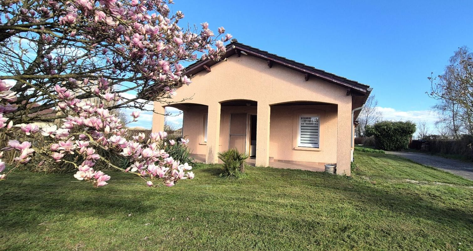 SAINT-DIZIER Belle Maison ou Pavillon individuel de 101 m² de plain-pied avec Cour, Porche, Terrasses, Piscine chauffée, Abri de jardin et Terrain clos, arboré de 2260 m² 1