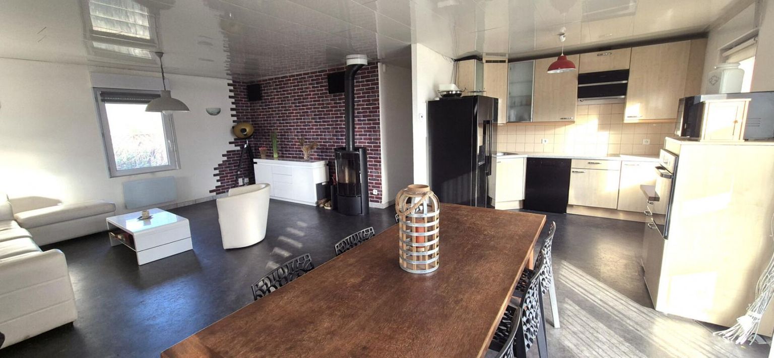 SAINT-DIZIER Belle Maison ou Pavillon individuel de 101 m² de plain-pied avec Cour, Porche, Terrasses, Piscine chauffée, Abri de jardin et Terrain clos, arboré de 2260 m² 2