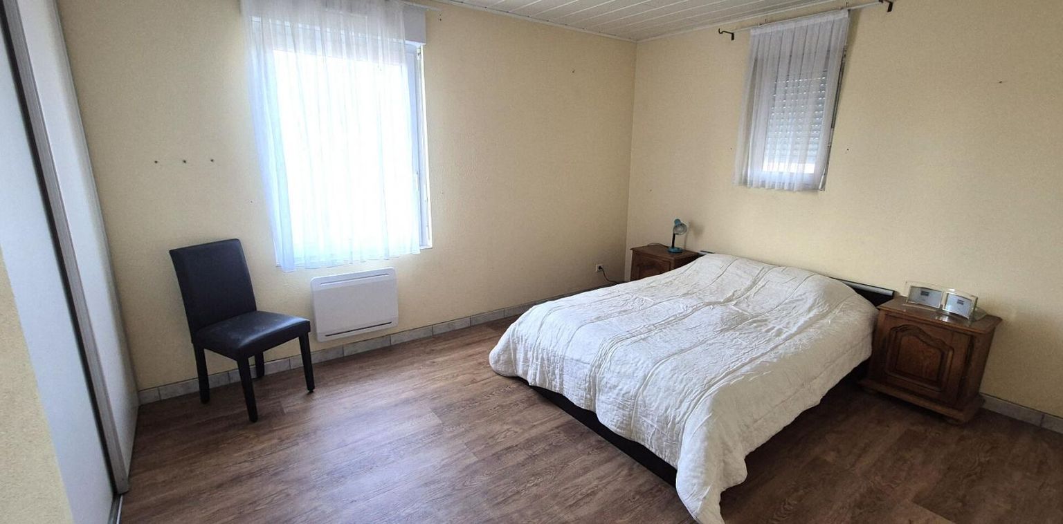 SAINT-DIZIER Belle Maison ou Pavillon individuel de 101 m² de plain-pied avec Cour, Porche, Terrasses, Piscine chauffée, Abri de jardin et Terrain clos, arboré de 2260 m² 3