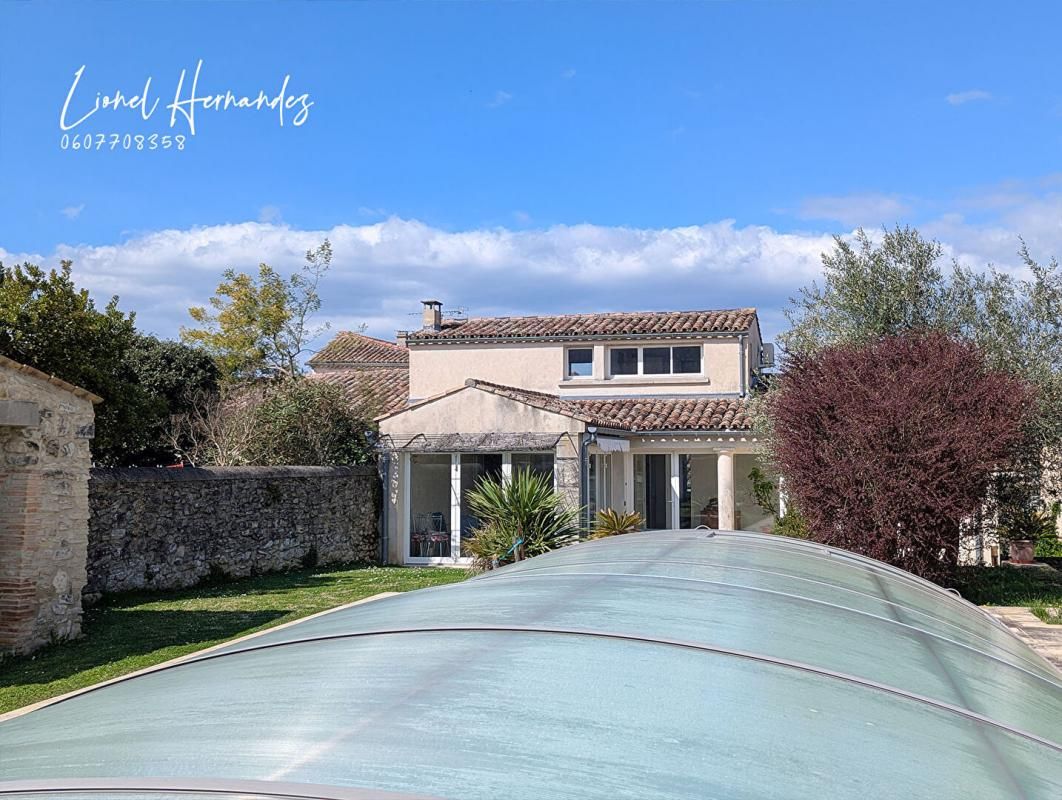 BARJAC Maison de 235m² avec piscine, garages, salle de réception, et proche des commodités ! 4