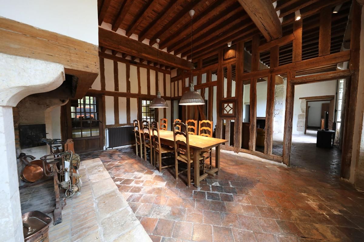 SAINT-MAURICE-SUR-AVEYRON Maison Saint Maurice Sur Aveyron 15 pièce(s) 494 m2 2
