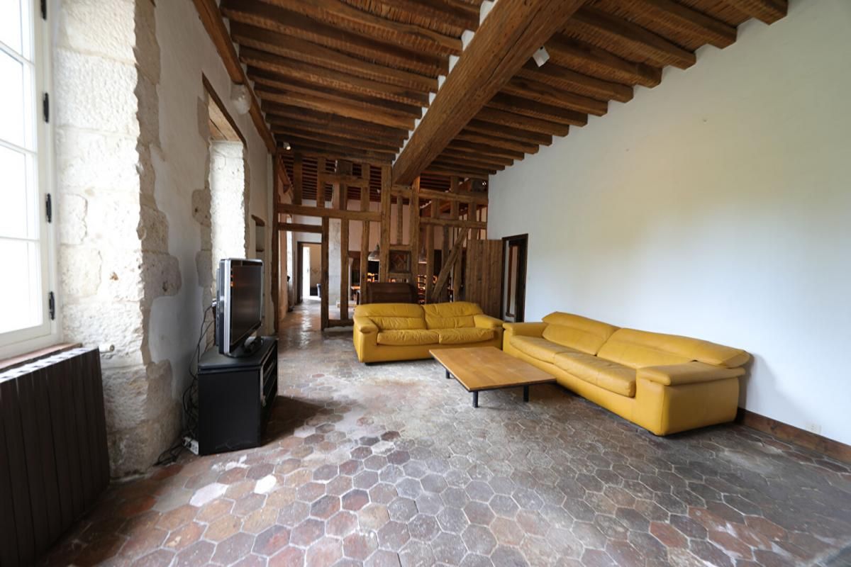 SAINT-MAURICE-SUR-AVEYRON Maison Saint Maurice Sur Aveyron 15 pièce(s) 494 m2 4