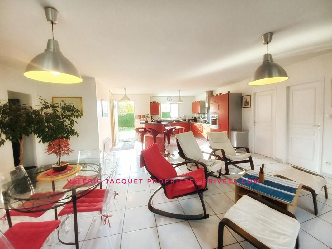 MOULIN-NEUF Offre Exceptionnelle : Maison Familiale de 124m² avec Terrain Arboré et Potentiel Inouï !Maison Moulin Neuf 2