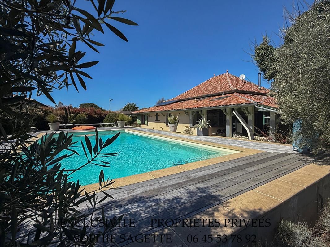 LUGOS MAISON EN PIERRE DE 158M² AVEC 3 GARAGES ET PISCINE SUR 3300M² DE TERRAIN 2