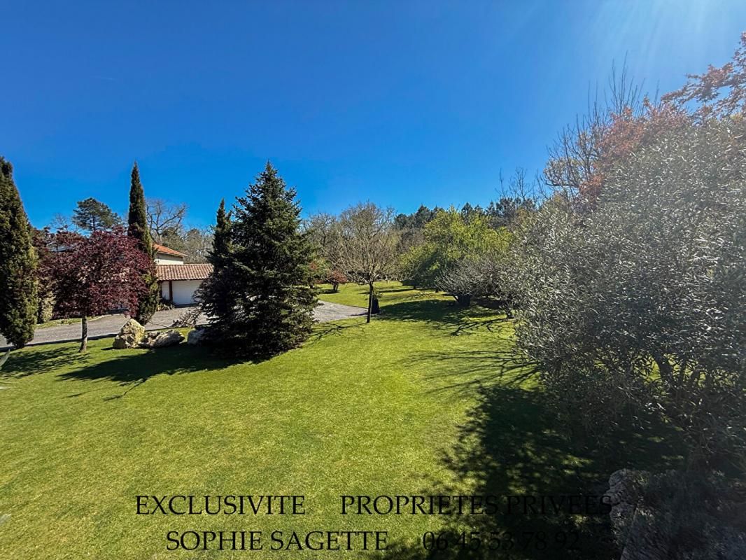 LUGOS MAISON EN PIERRE DE 158M² AVEC 3 GARAGES ET PISCINE SUR 3300M² DE TERRAIN 4