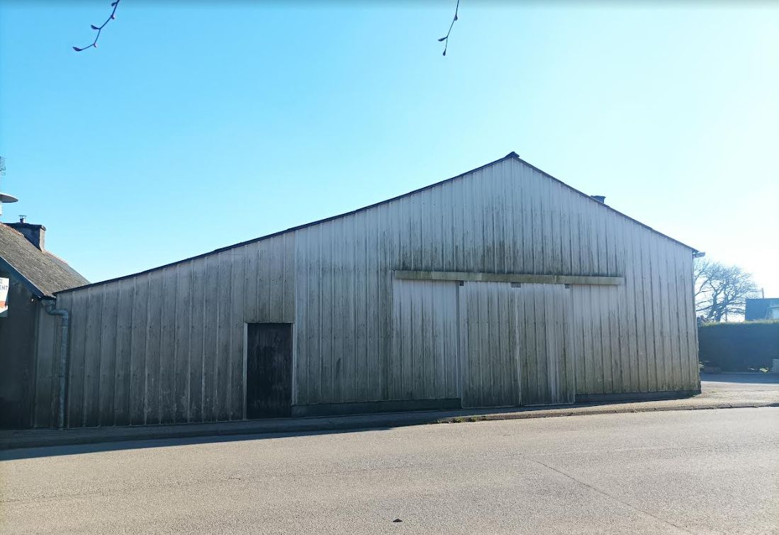 LAZ 29520 Laz maison de bourg avec 4 / 5 chambres, grand hangar. Tout à l'égout et géothermie 2