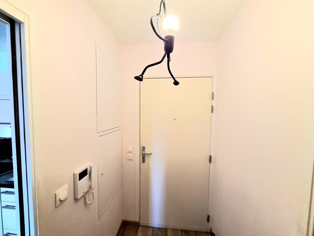 LES ANDELYS A voir rapidement : Situé au petit Andelys - Bâtiment de 33.30 m2 à rénover viabilisé en eau + électricité - possibilité de faire 2 étages : Prix 56.990 4