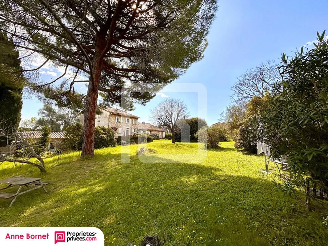 Appartement 4 pièces en duplex avec jardin et 2 parkings