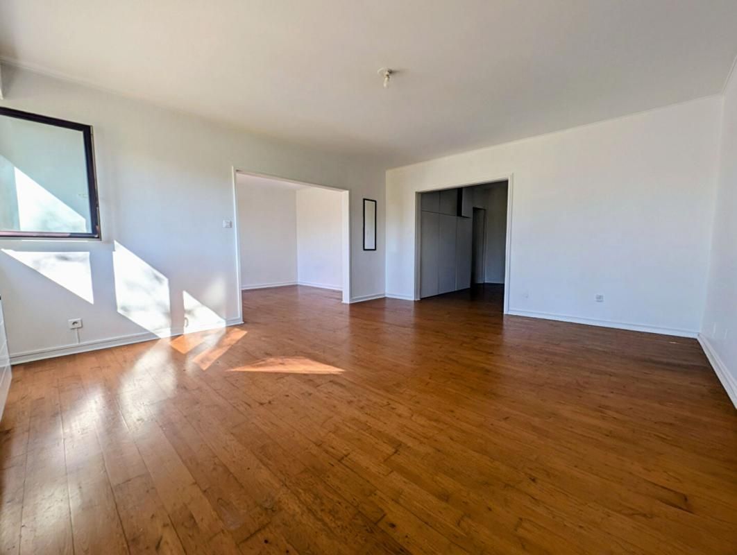 BORDEAUX Appartement traversant et lumineux - Bordeaux St Croix- gare St Jean- Ascenseur - T3 de 72m² 2