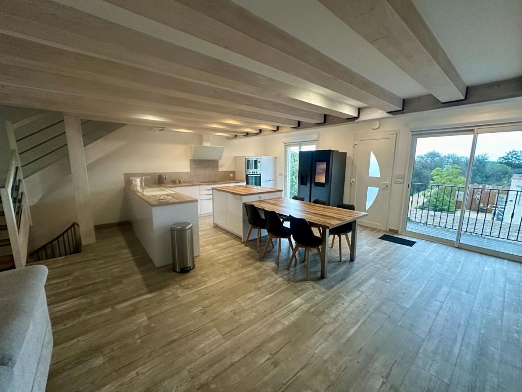 VIC-LA-GARDIOLE Maison T5 200m2 + Appartement T2 70m2 2