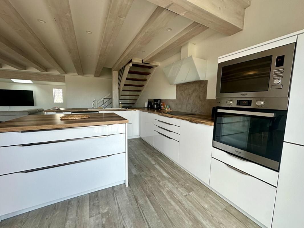 VIC-LA-GARDIOLE Maison T5 200m2 + Appartement T2 70m2 4