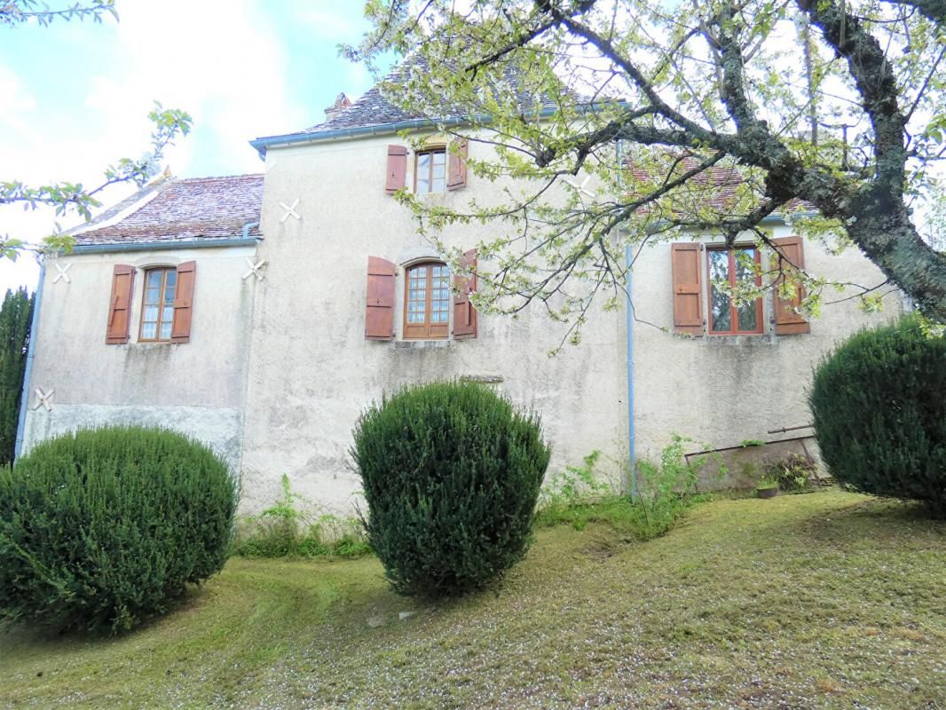 Tarn et Garonne , 82160, Puylagarde , Maison Quercynoise en pierres 96 m2 , 4 pièces , 2 chambres. avec 2000 m2 de terrain