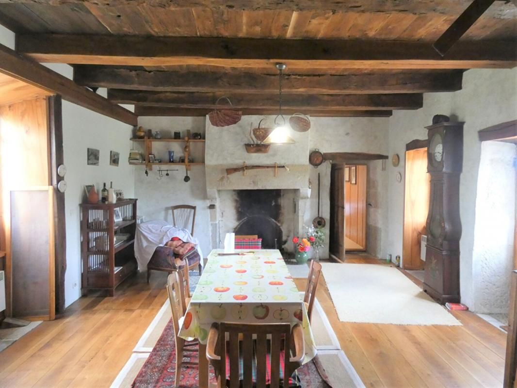 CAYLUS Tarn et Garonne , 82160, Puylagarde , Maison Quercynoise en pierres 96 m2 , 4 pièces , 2 chambres. avec 2000 m2 de terrain 4