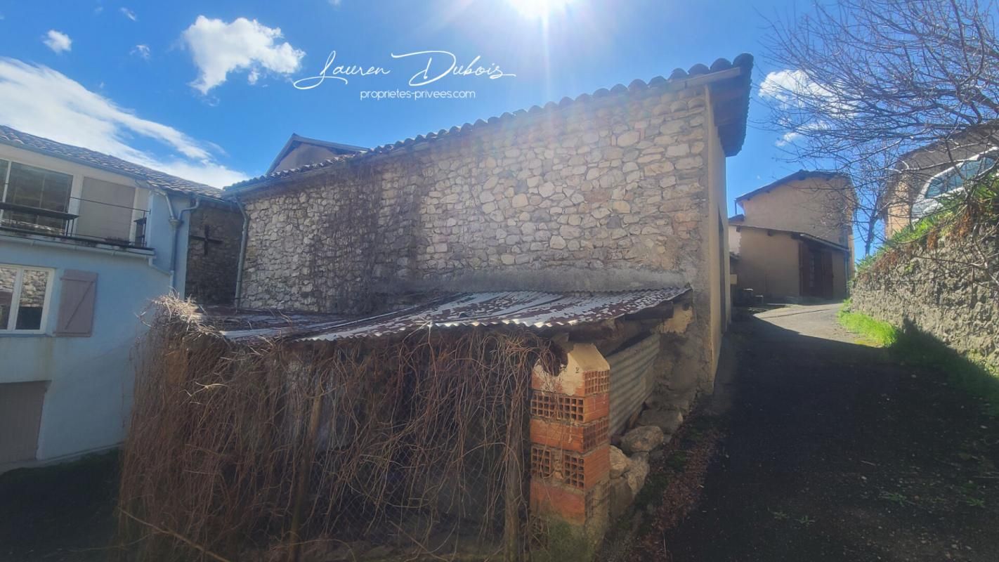 LA MOTTE-DU-CAIRE Ancienne Ecurie à restaurer 4
